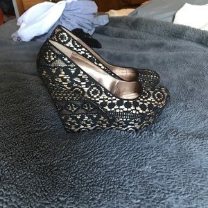 Black and gold wedges